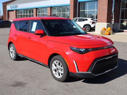 Used 2025 Kia Soul LX w/ Option Group 015 image 2