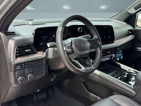 Used 2025 Chevrolet Suburban Z71 AWD/4WD image 4