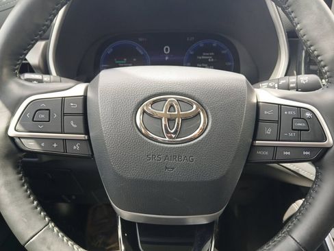 Used 2024 Toyota Highlander Limited FWD image 24