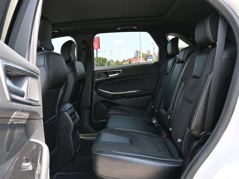 Used 2019 Ford Edge ST w/ Equipment Group 401A AWD/4WD image 18
