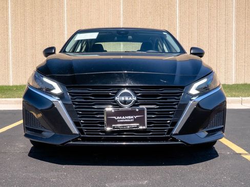 Used 2024 Nissan Altima 2.5 SV FWD image 3
