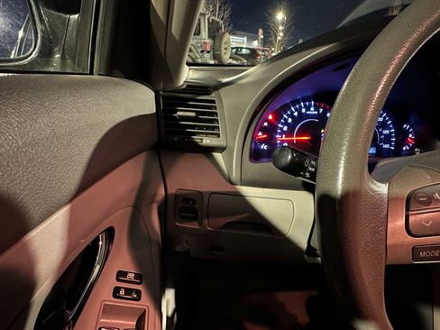 Used 2011 Toyota Camry LE image 28