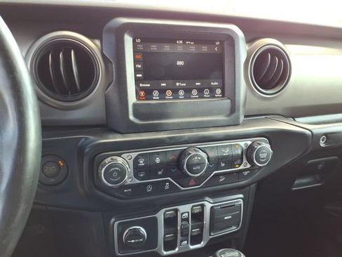 Used 2018 Jeep Wrangler Unlimited Sport S AWD/4WD image 14