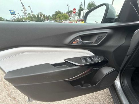 Certified 2024 Chevrolet Trax LT w/ Driver Confidence Package FWD image 21