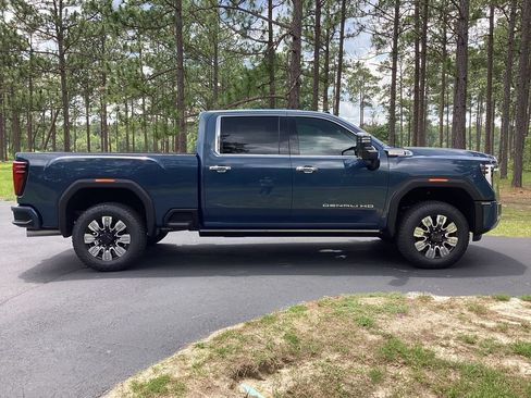 New 2026 GMC Sierra 2500 Denali w/ Denali Reserve Package AWD/4WD image 6