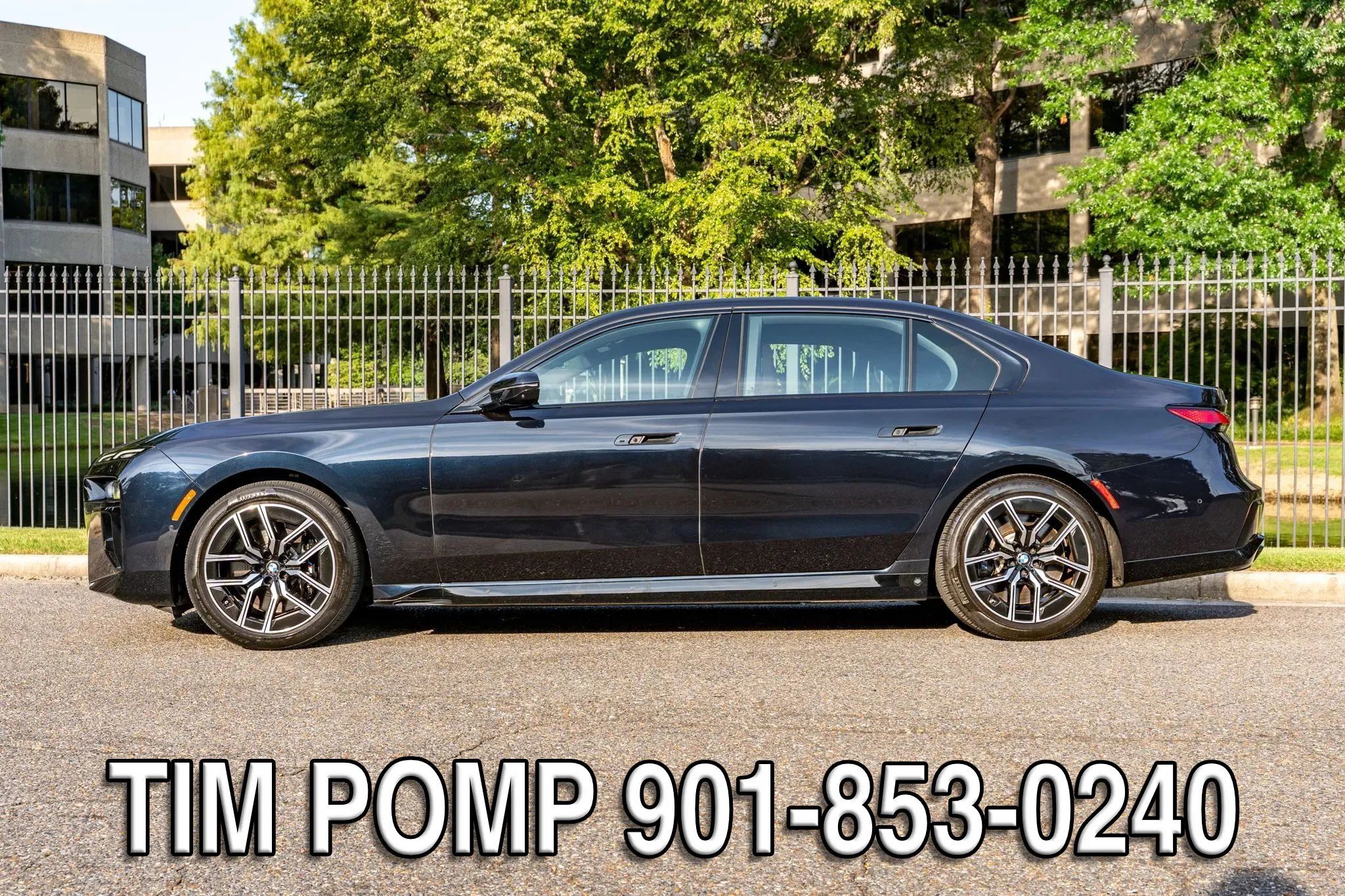 Used 2023 BMW 760i xDrive AWD/4WD image 9