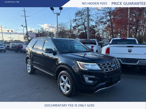 Used 2017 Ford Explorer XLT w/ Equipment Group 202A image 2