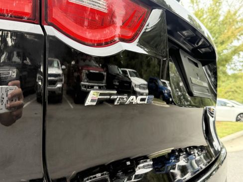 Used 2019 Jaguar F-PACE Premium image 13