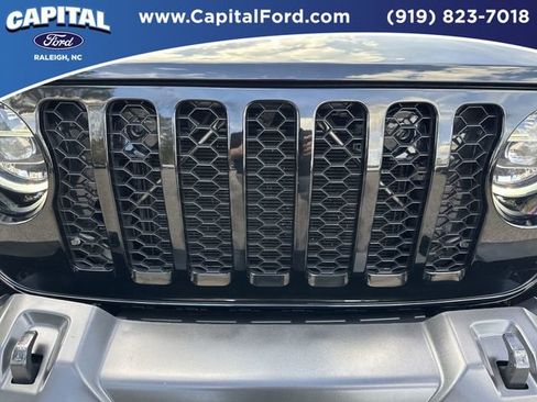 Used 2022 Jeep Gladiator Willys image 10
