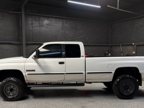 Used 1999 Dodge Ram 2500 Truck 4x4 Club Cab image 2