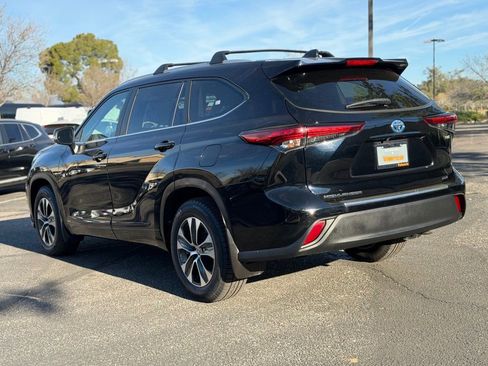 Used 2023 Toyota Highlander XLE w/ Protection Package #3 (TMS) AWD/4WD image 10