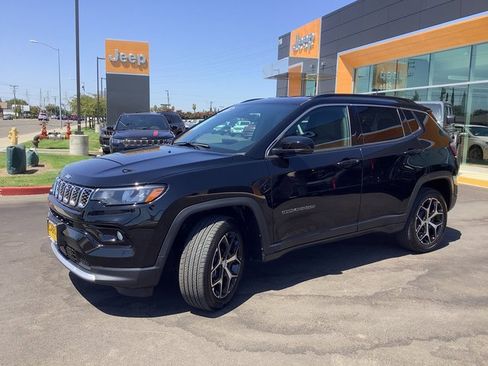 Used 2024 Jeep Compass Limited image 5