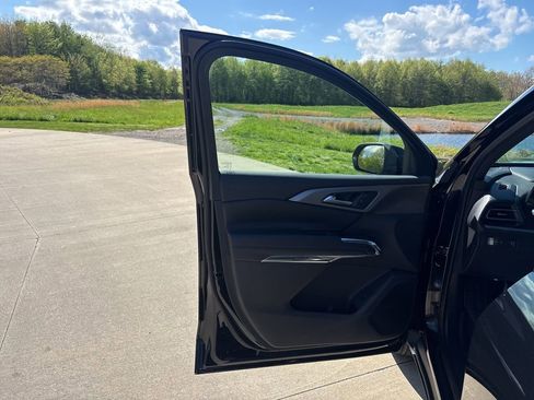 New 2026 Chevrolet Traverse LT w/ Midnight/Sport Edition FWD image 13