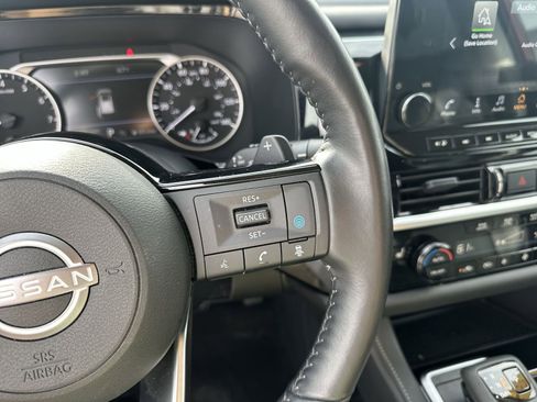 Certified 2024 Nissan Pathfinder SL image 23