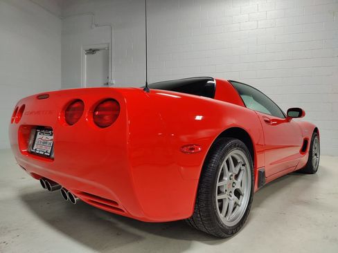 Used 2004 Chevrolet Corvette Z06 w/ Memory Package RWD image 8