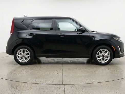 Used 2025 Kia Soul LX w/ LX Technology Package FWD image 11