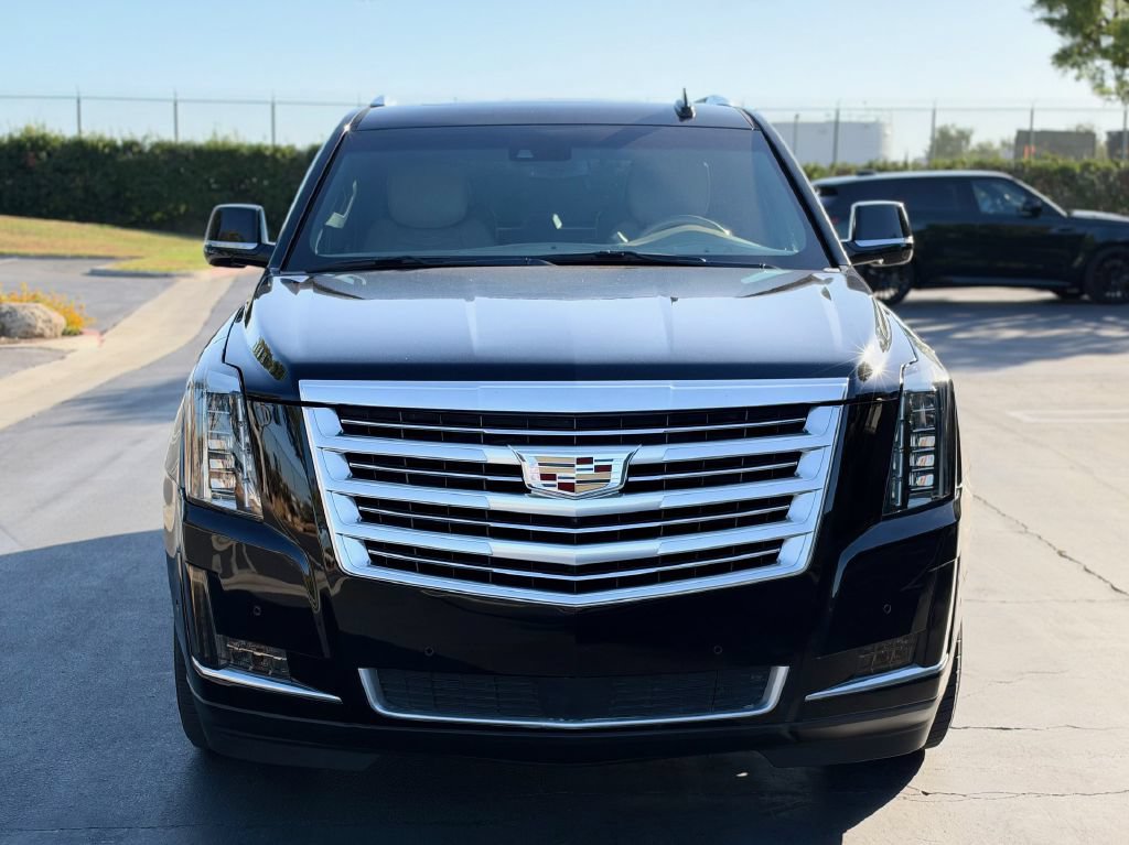 Used 2019 Cadillac Escalade Platinum AWD/4WD image 3
