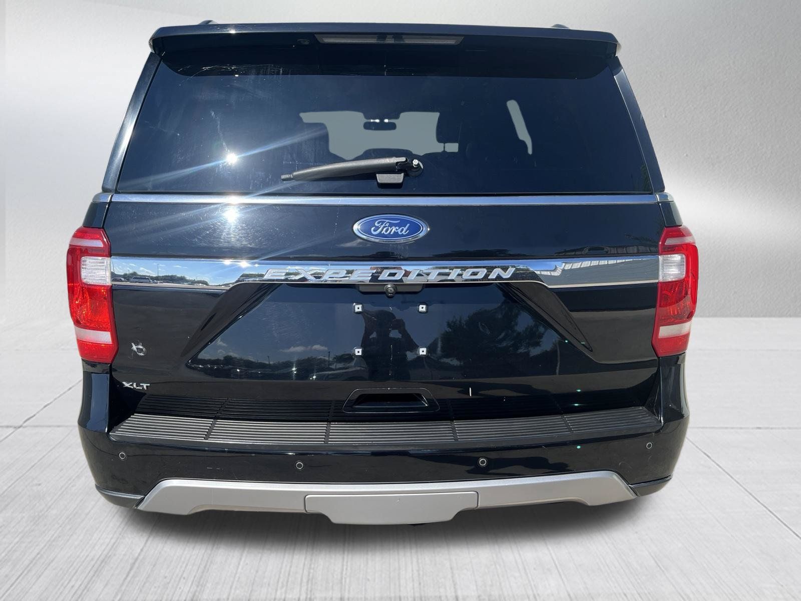 Used 2018 Ford Expedition XLT w/ Equipment Group 202A RWD image 7