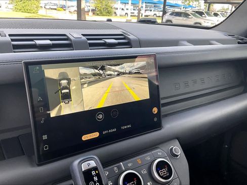 Used 2023 Land Rover Defender 90 V8 image 25