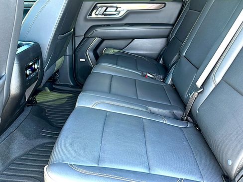 Used 2025 GMC Yukon XL Elevation image 18