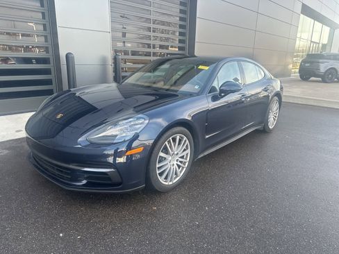 Used 2019 Porsche Panamera 4 image 1