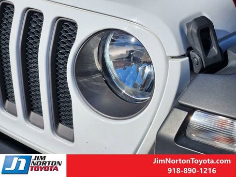 Used 2022 Jeep Wrangler Unlimited Rubicon w/ Cold Weather Group image 11