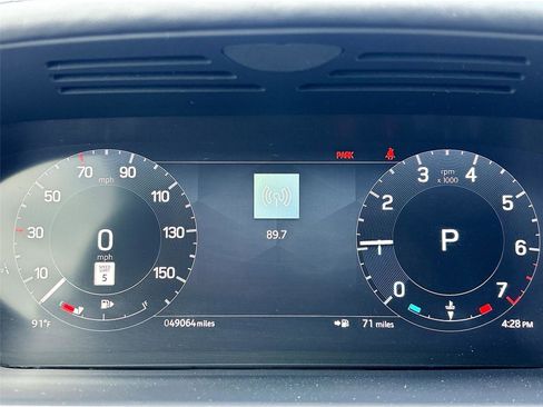 Used 2024 Land Rover Discovery Metropolitan Edition AWD/4WD image 12