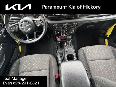 Used 2024 Jeep Gladiator Mojave w/ Technology Group image 19