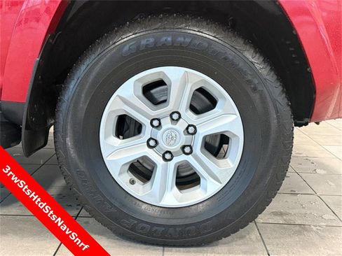 Used 2016 Toyota 4Runner SR5 Premium image 9