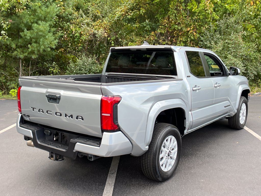Certified 2024 Toyota Tacoma SR5 AWD/4WD image 5