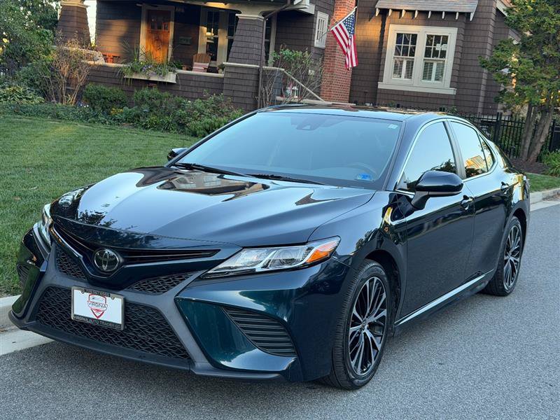 Used 2020 Toyota Camry SE FWD image 3