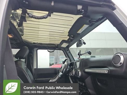 Used 2016 Jeep Wrangler Unlimited Rubicon AWD/4WD image 5