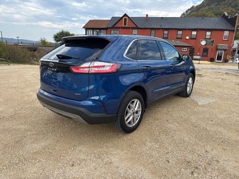 Used 2024 Ford Edge SEL w/ Convenience Package image 3