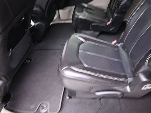 Used 2023 Chrysler Pacifica Touring-L FWD image 21