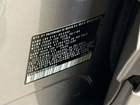 Used 2022 Volkswagen Tiguan SE R-Line image 46