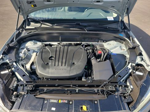 Used 2025 Volvo XC60 B5 Plus image 32