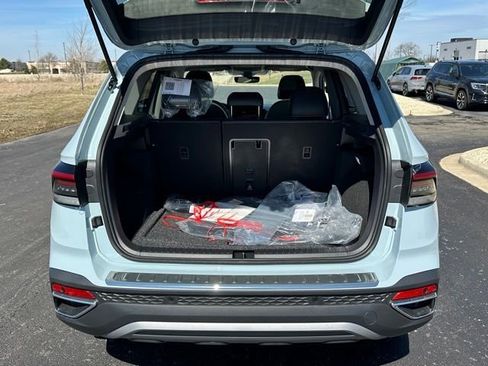 New 2026 Volkswagen Taos SE image 19