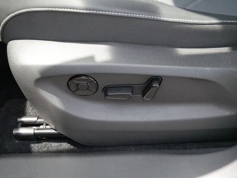 Certified 2025 Volkswagen Tiguan SE AWD/4WD image 20