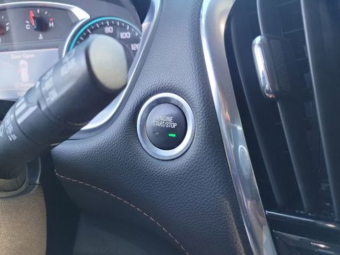 Used 2020 Chevrolet Traverse LT FWD image 36