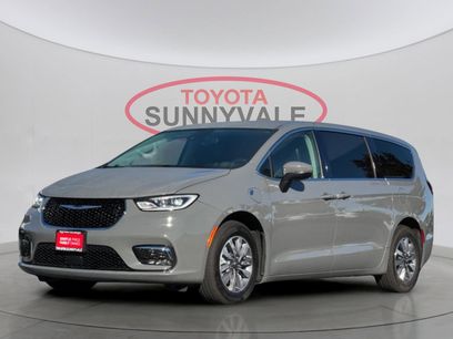 Used 2023 Chrysler Pacifica Touring-L