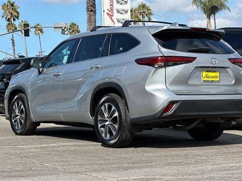 Used 2022 Toyota Highlander XLE image 6