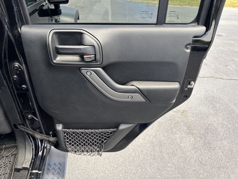 Used 2018 Jeep Wrangler Unlimited Sport S AWD/4WD image 29
