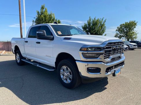 Used 2025 RAM 2500 Big Horn AWD/4WD image 4
