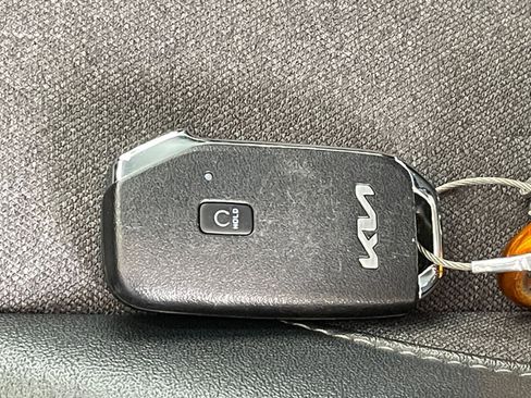 Used 2025 Kia Seltos S image 17