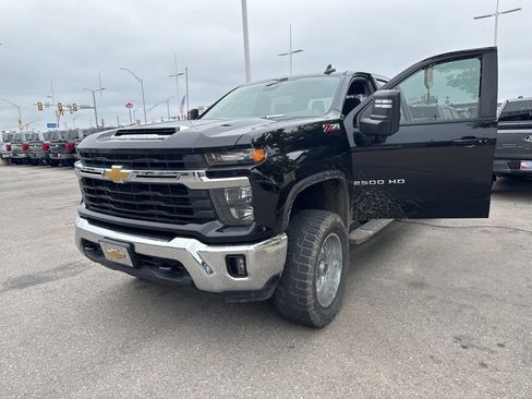 Used 2024 Chevrolet Silverado 2500 LT w/ Convenience Package AWD/4WD image 10