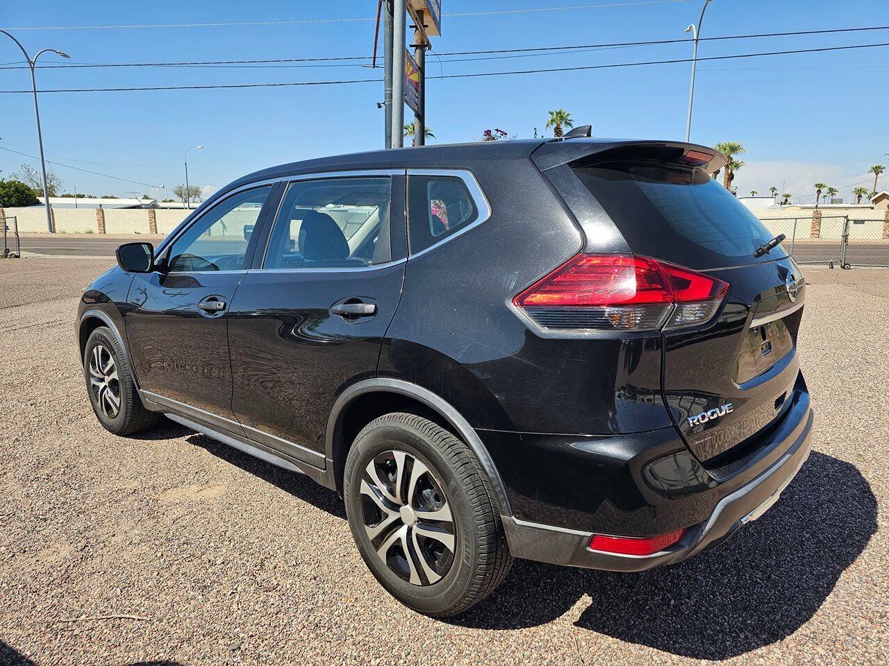 Used 2017 Nissan Rogue S FWD image 4