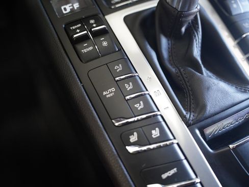 Used 2020 Porsche Macan AWD/4WD image 25