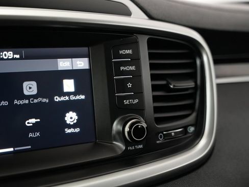 Used 2019 Kia Sorento FWD V6 image 24