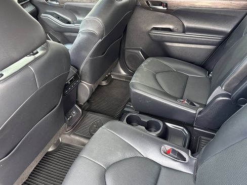 Used 2020 Toyota Highlander Limited AWD/4WD image 9