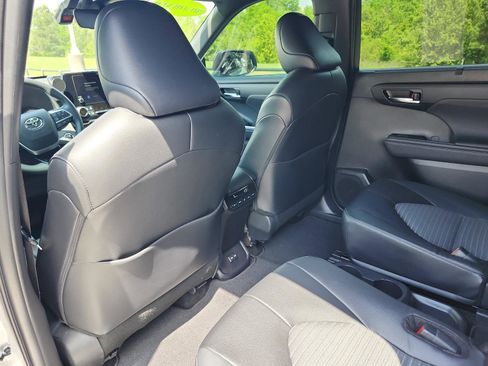Used 2024 Toyota Highlander XSE image 12
